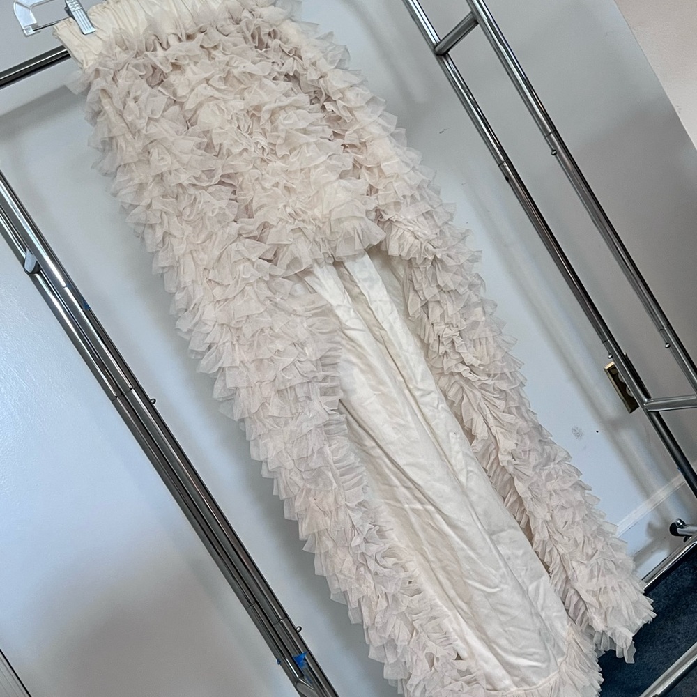 Elegant Cream Hi Low Ruffled Skirt - Picture 2 of 6